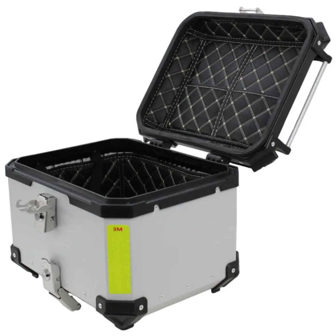 03750dcc6d64ef551869ebe5541965f9.png Bauleto Alumínio Moto 45L Universal Com Base Forrado Space - Imagem 3